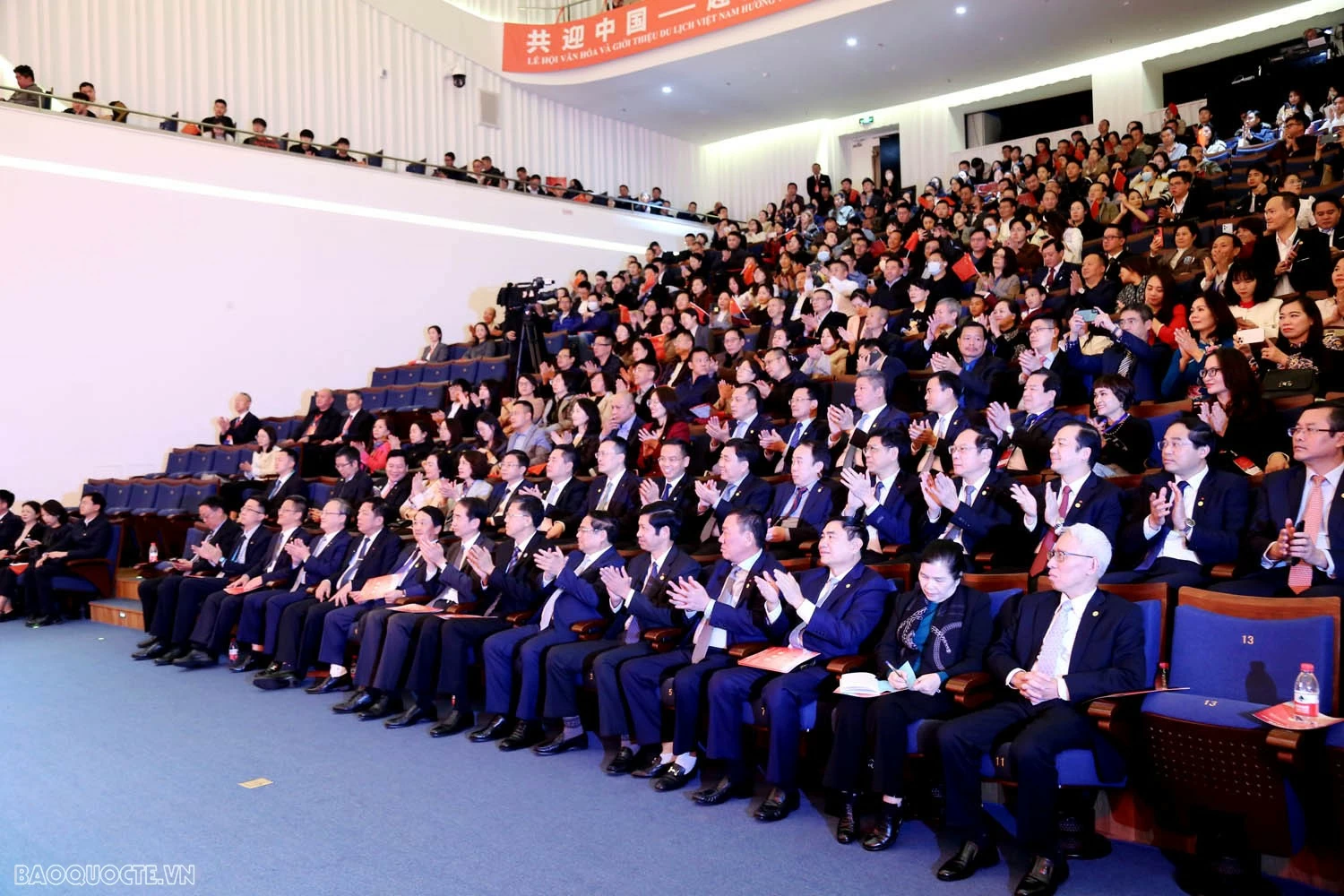 PM Pham Minh Chinh meets Vietnamese citizens in China’s Yunnan province