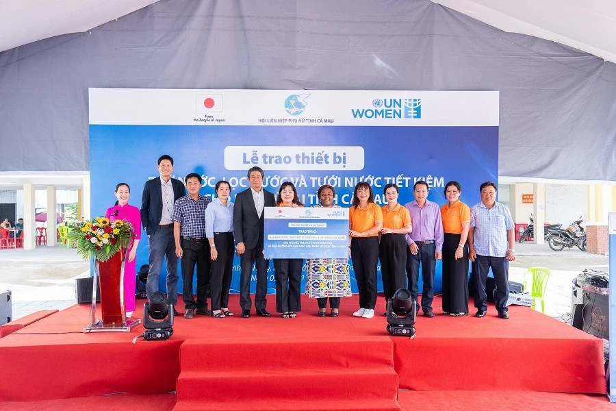 Hỗ trợ phụ nữ bị ảnh hưởng bởi hạn hán, xâm nhập mặn tại Cà Mau và Ninh Thuận Hỗ trợ phụ nữ bị ảnh hưởng bởi hạn hán, xâm nhập mặn tại Cà Mau và Ninh Thuận