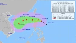 Tin bão gần Biển Đông: Bão Yinxing trên vùng biển phía Đông Bắc đảo Luzon, Philippines, gió vùng tâm bão mạnh cấp 17