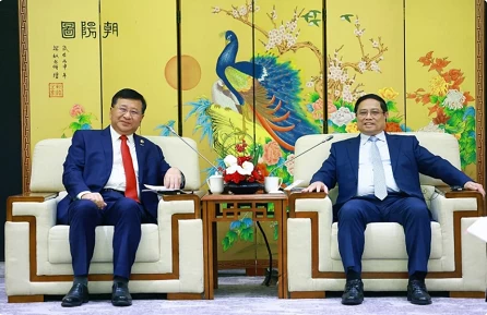 Prime Minister Pham Minh Chinh meets Chinese leading infrastructure and energy corporations