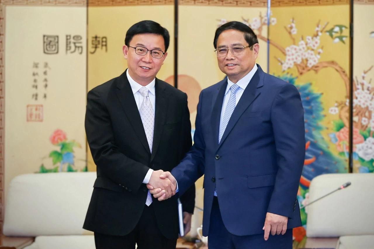 PM Pham Minh Chinh receives Chinese aviation, agriculture firms in Kunming