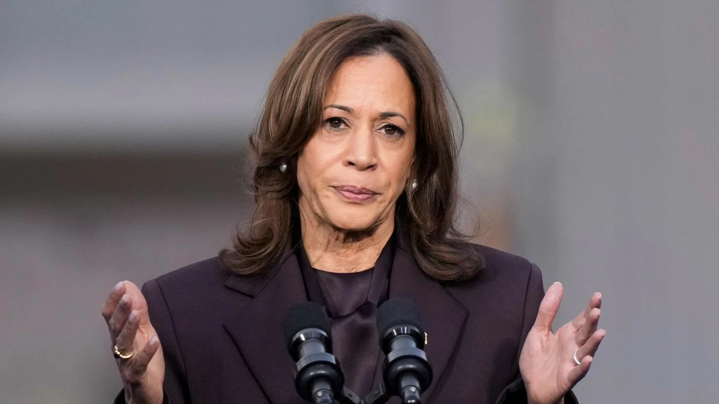 Bà Kamala Harris phát biểu: Hôm nay trái tim tôi tràn đầy... mọi chuyện rồi sẽ ổn thôi và đừng bao giờ bỏ cuộc! CNN