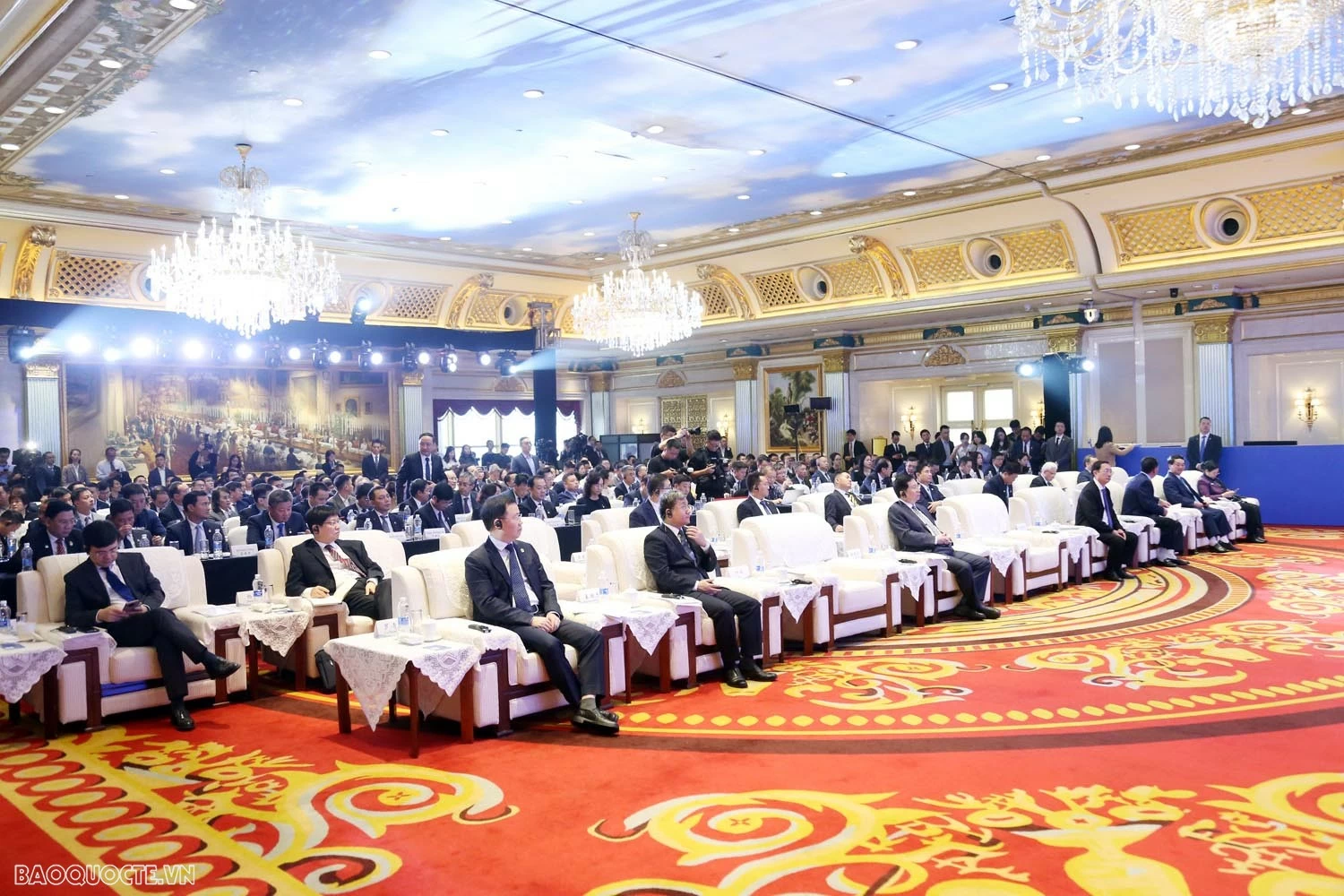 PM Pham Minh Chinh attends Vietnam - China business seminar in Chongqing city