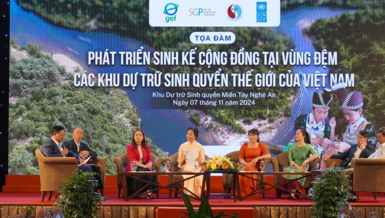 Speakers at the dialogue on supporting sustainable livelihoods for communities in the buffer zones of Viet Nam’s biosphere reserves. (Photo: UNDP)