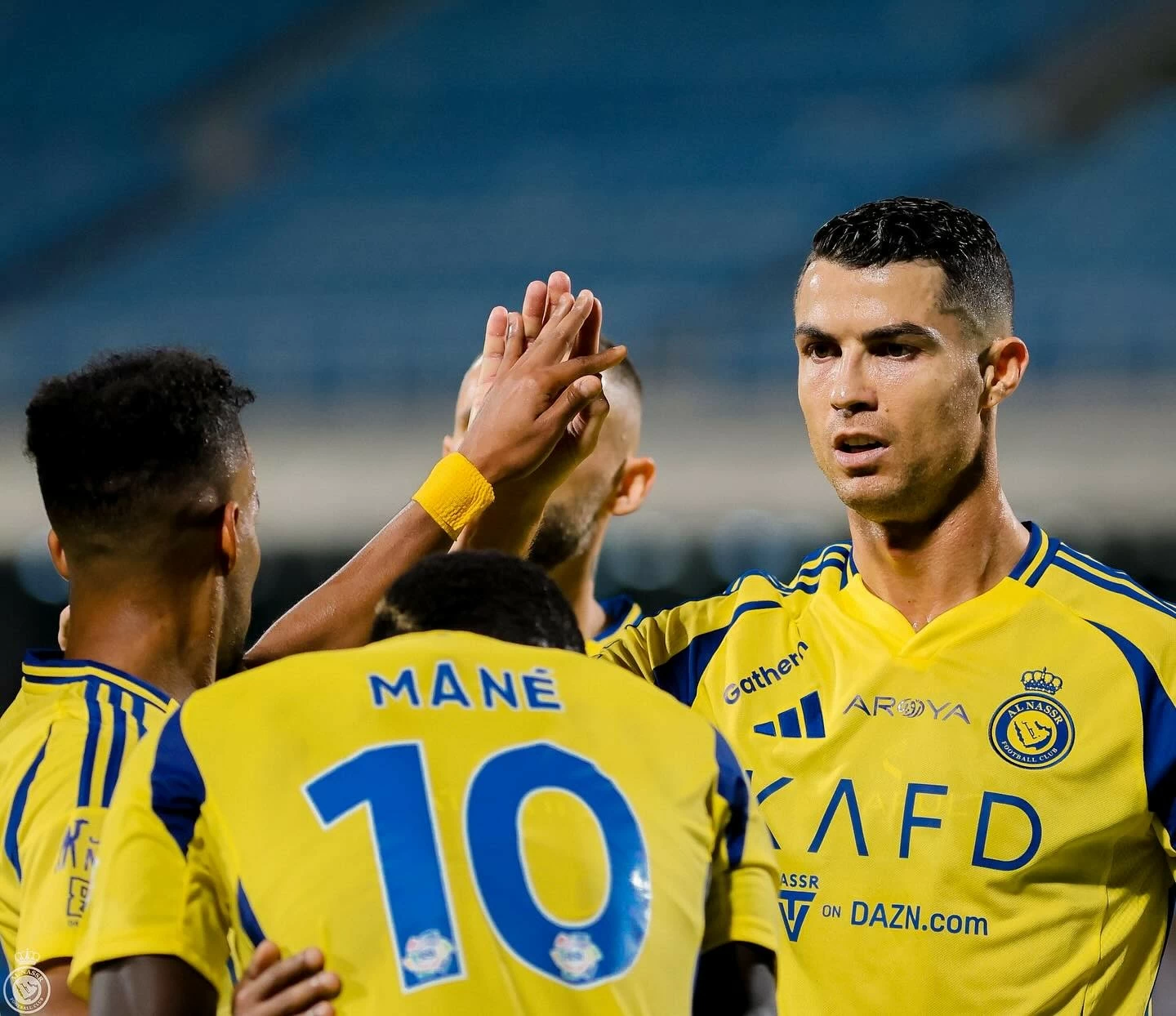 Ronaldo ăn mừng bàn thắng của Mane. Ảnh: Al Nassr