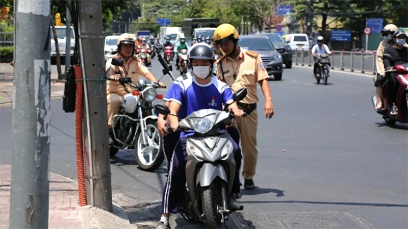 TP. Hồ Chí Minh: Không nhận giữ xe máy học sinh chưa đủ tuổi, chưa có giấy phép lái xe