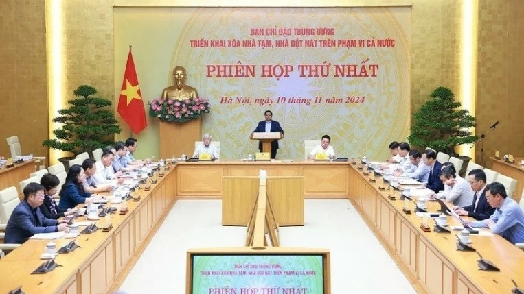 PM Pham Minh Chinh: Eradication of dilapidated houses must create movement and trend