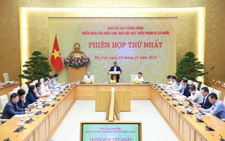 PM Pham Minh Chinh: Eradication of dilapidated houses must create movement and trend