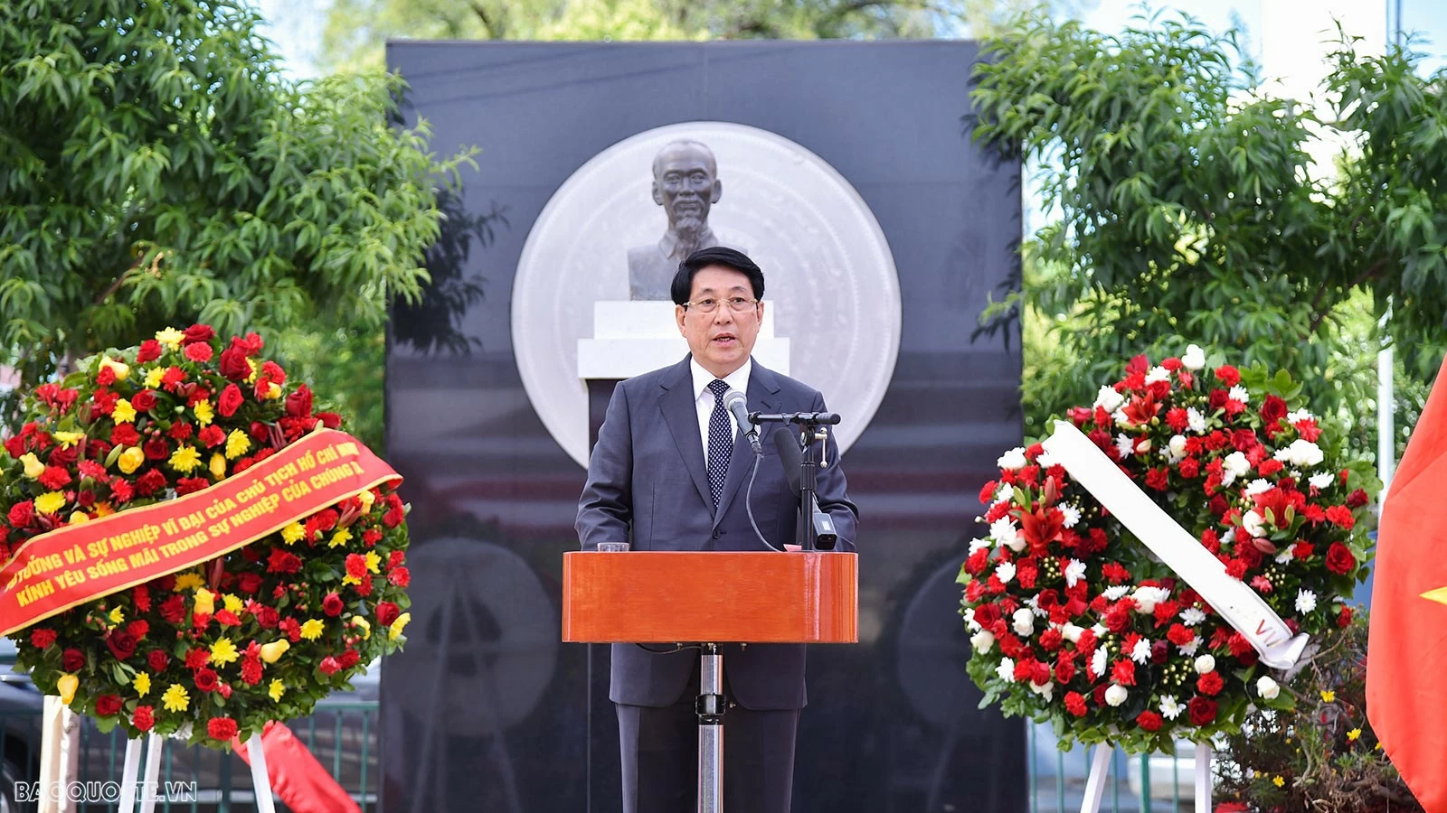 State leader lays wreath in tribute to President Ho Chi Minh in Chile's Santiago