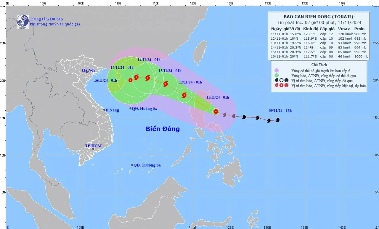 Dự báo thời tiết: Bão số 7 suy yếu, ngoài khơi Thừa Thiên Huế đến Bình Định gió mạnh dần; tâm bão bão Toraji giật cấp 15