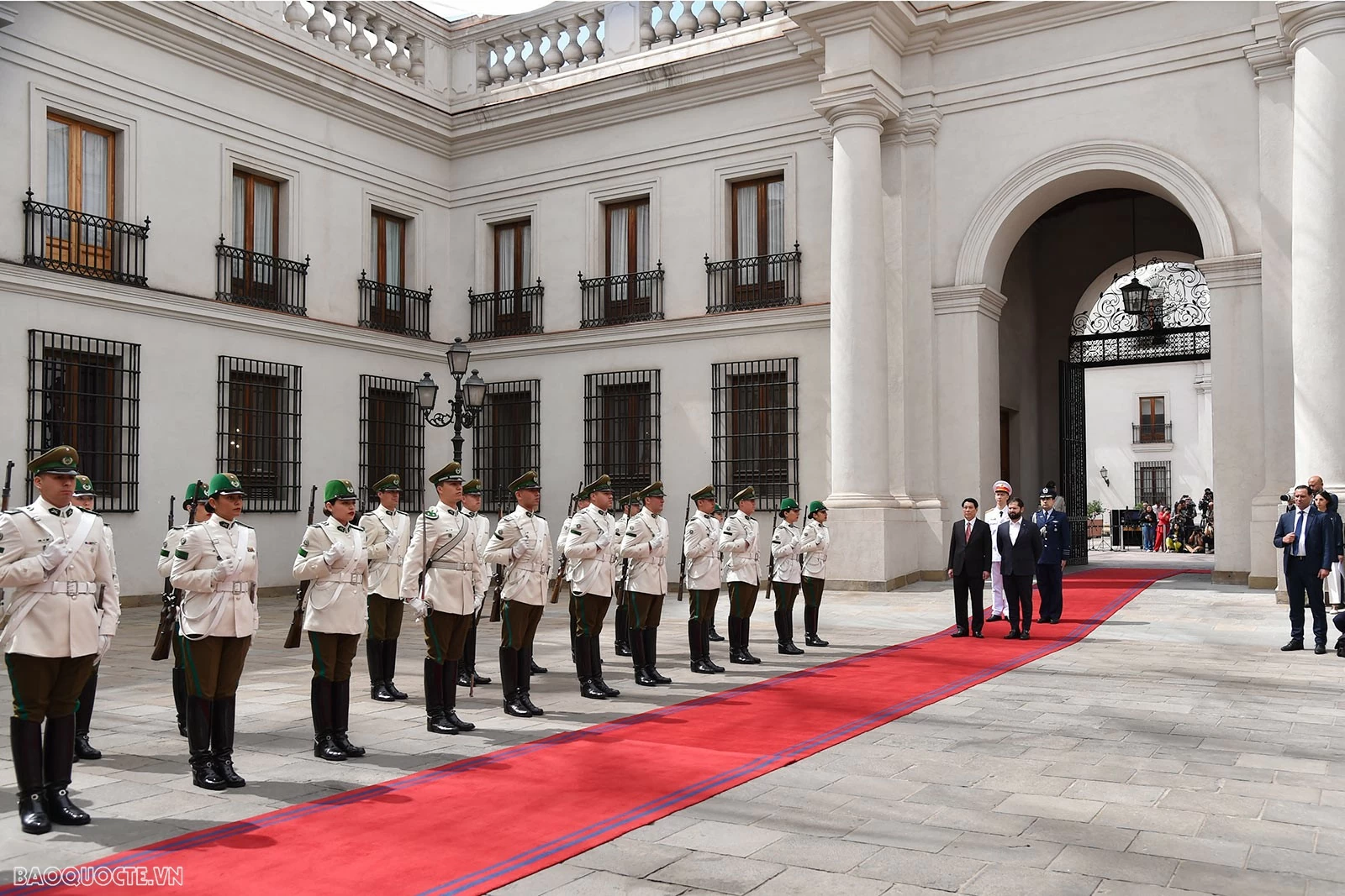 Toàn cảnh lễ đón chính thức Chủ tịch nước Lương Cường tại Phủ Patio Los Cañones, Santiago, Chile