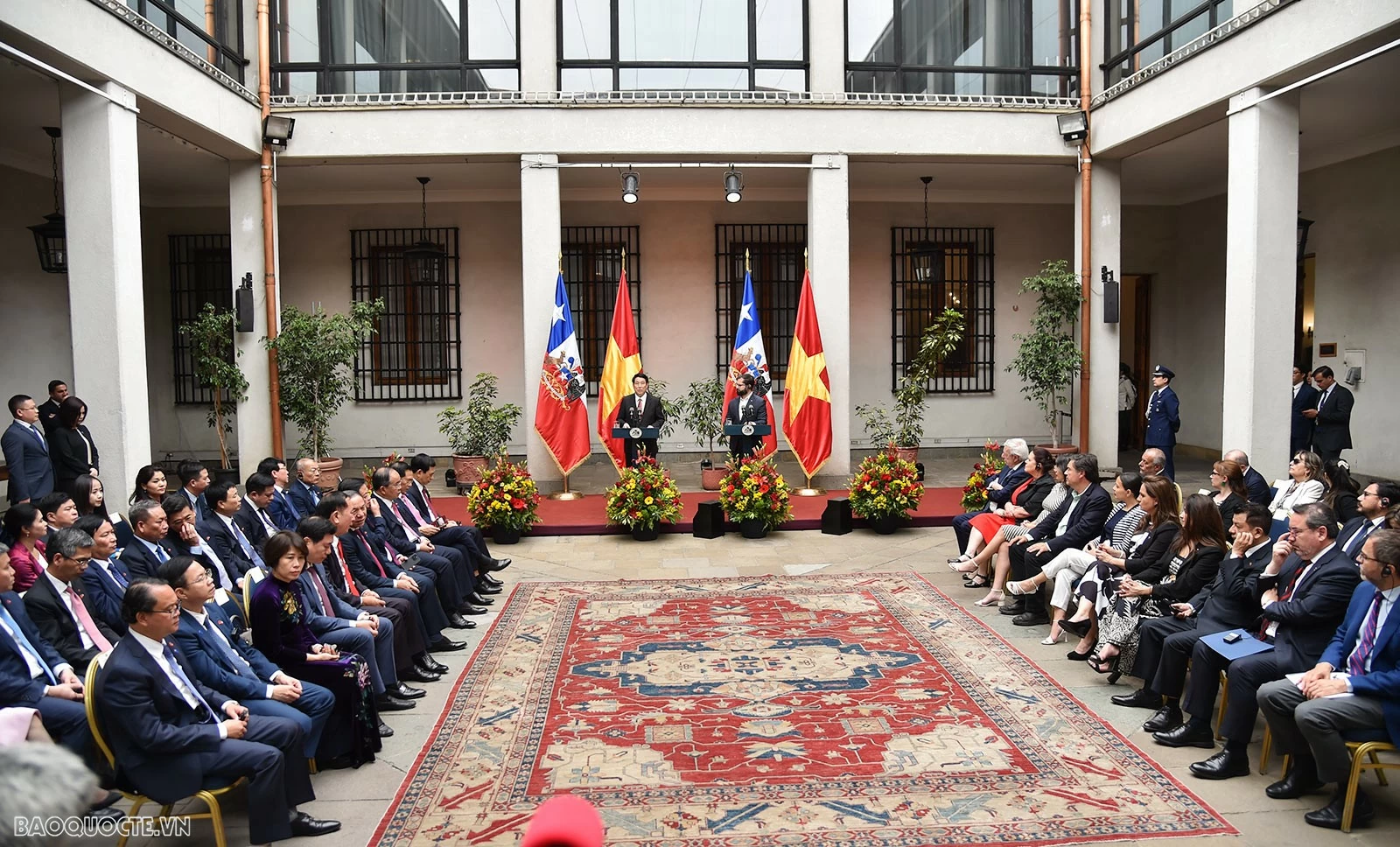 Vietnam, Chile Presidents meet with press after talks