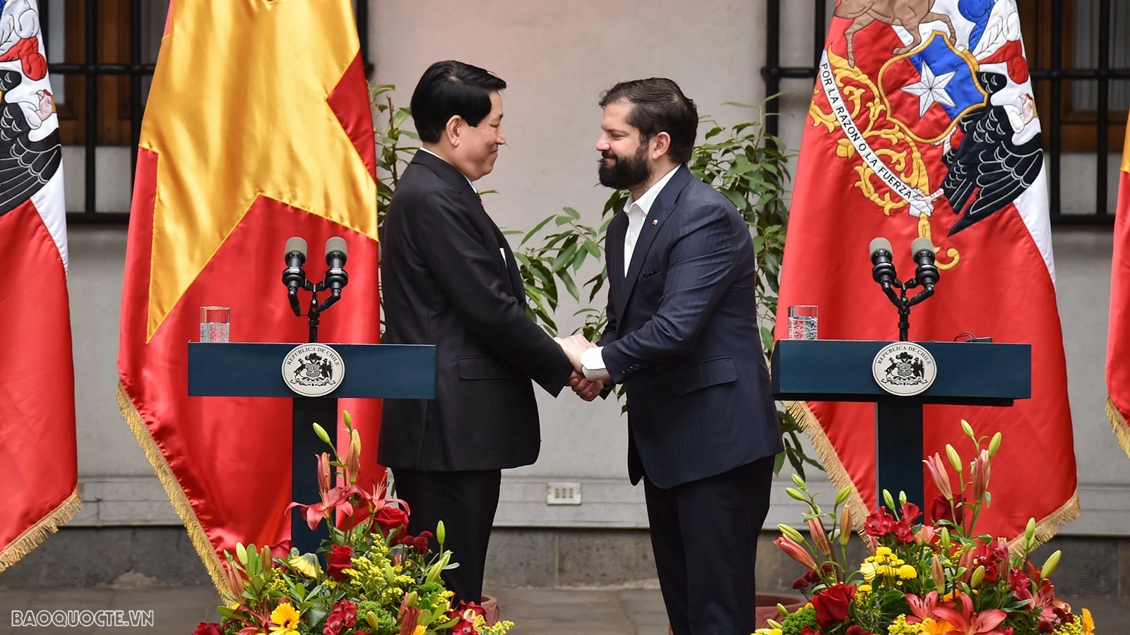 Vietnam, Chile Presidents meet with press after talks