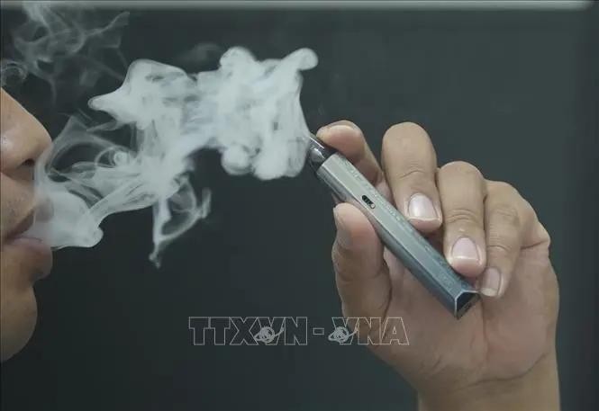 E-cigarettes and heated tobacco products are brought into Vietnam mainly through smuggling and hand-carried imports. (Photo: VNA)