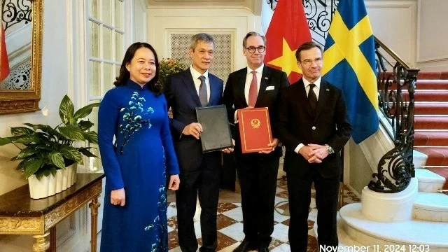 Vice President Vo Thi Anh Xuan holds talks with Swedish Prime Minister