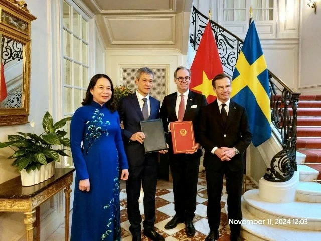 Vice President Vo Thi Anh Xuan holds talks with Swedish Prime Minister