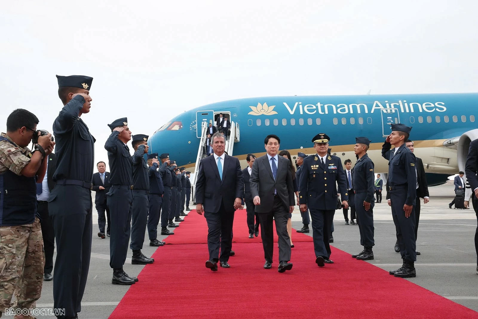 Toàn cảnh Chủ tịch nước Lương Cường đến thủ đô Lima, bắt đầu thăm chính thức Cộng hòa Peru và tham dự APEC 2024