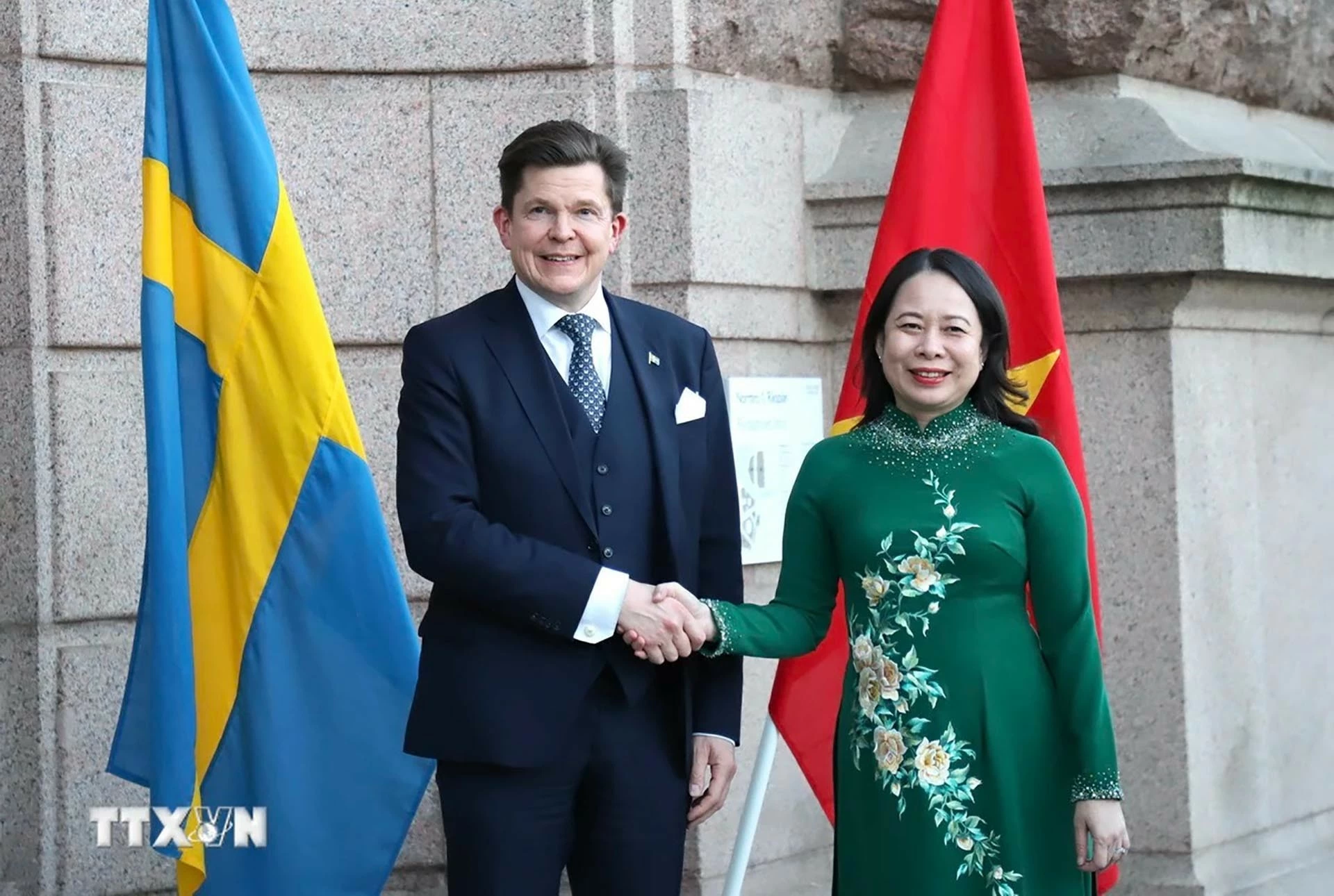 Việt Nam luôn coi trọng củng cố, mở rộng quan hệ hữu nghị truyền thống và hợp tác tốt đẹp với Thụy Điển Việt Nam luôn coi trọng củng cố, mở rộng quan hệ hữu nghị truyền thống và hợp tác tốt đẹp với Thụy Điển