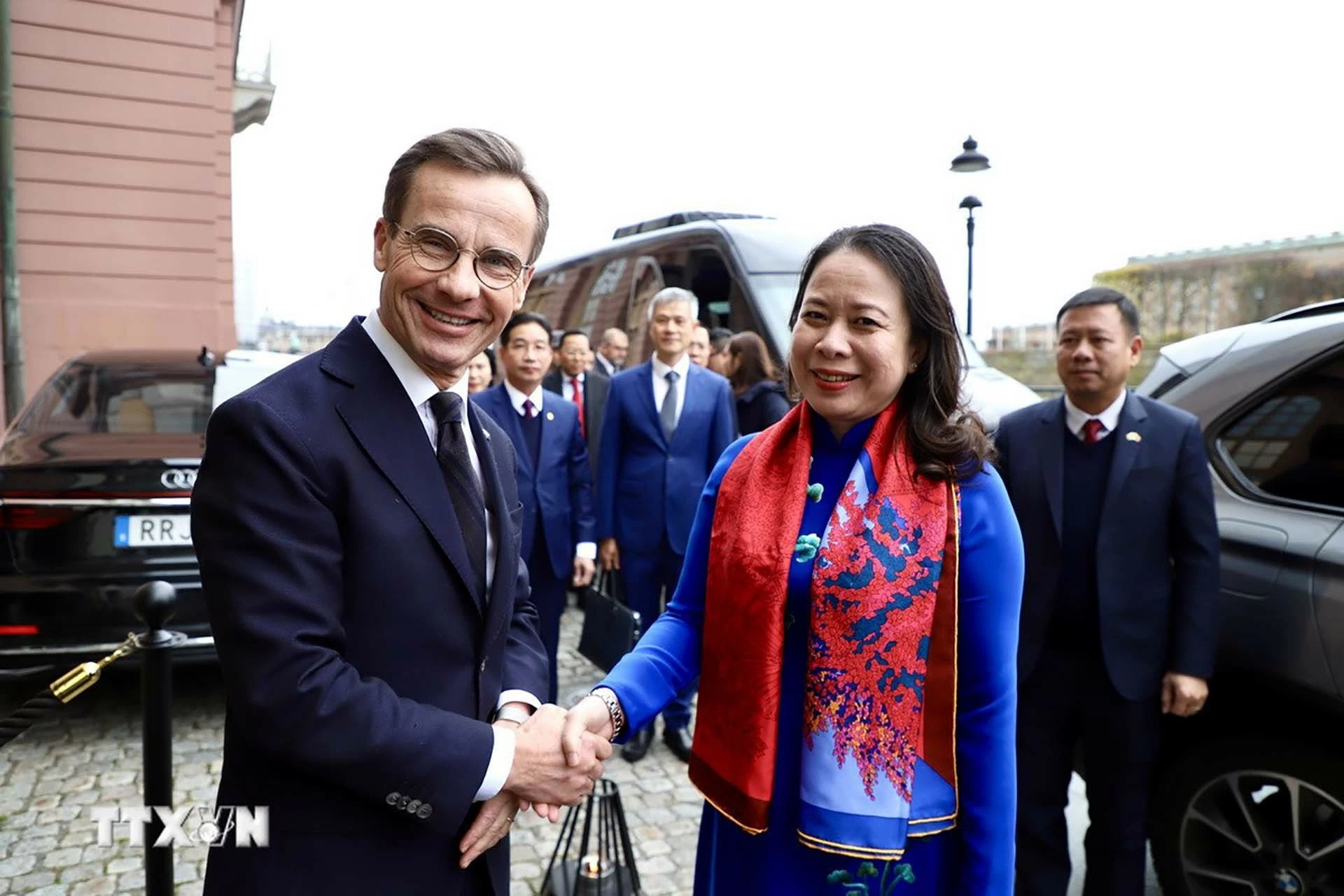 Việt Nam luôn coi trọng củng cố, mở rộng quan hệ hữu nghị truyền thống và hợp tác tốt đẹp với Thụy Điển Việt Nam luôn coi trọng củng cố, mở rộng quan hệ hữu nghị truyền thống và hợp tác tốt đẹp với Thụy Điển
