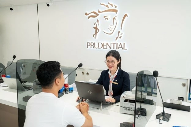 Prudential trao 'món quà' chu toàn giải pháp bảo vệ sức khỏe cho cả gia đình dịp cuối năm Prudential trao 'món quà' chu toàn giải pháp bảo vệ sức khỏe cho cả gia đình dịp cuối năm