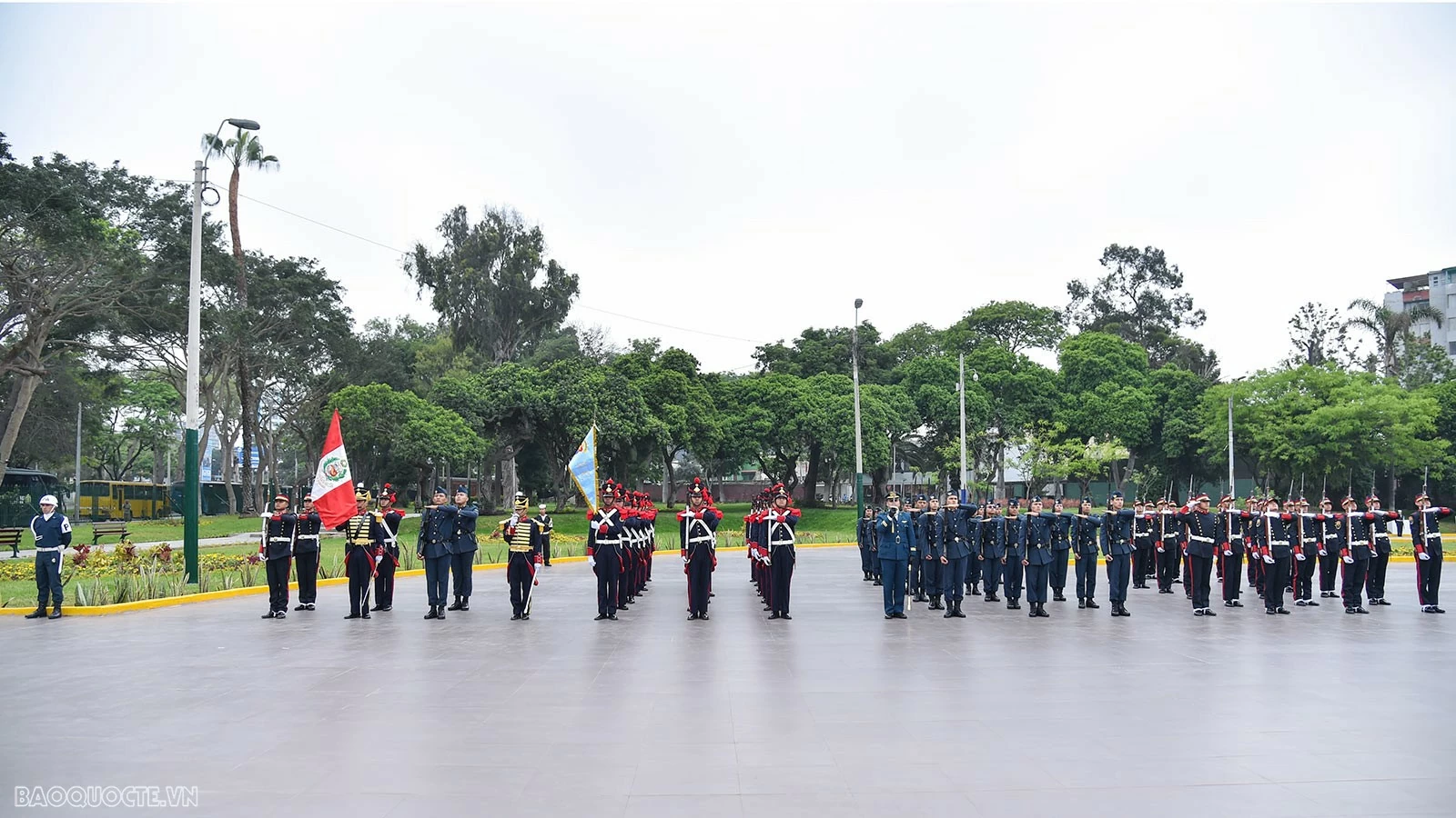 Những hình ảnh Chủ tịch nước Lương Cường đặt vòng hoa tại Đài tưởng niệm các Anh hùng dân tộc và tiền nhân nền Độc lập Peru