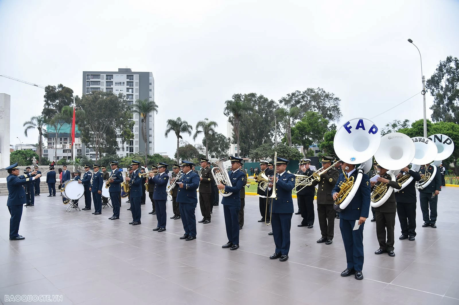 Những hình ảnh Chủ tịch nước Lương Cường đặt vòng hoa tại Đài tưởng niệm các Anh hùng dân tộc và tiền nhân nền Độc lập Peru