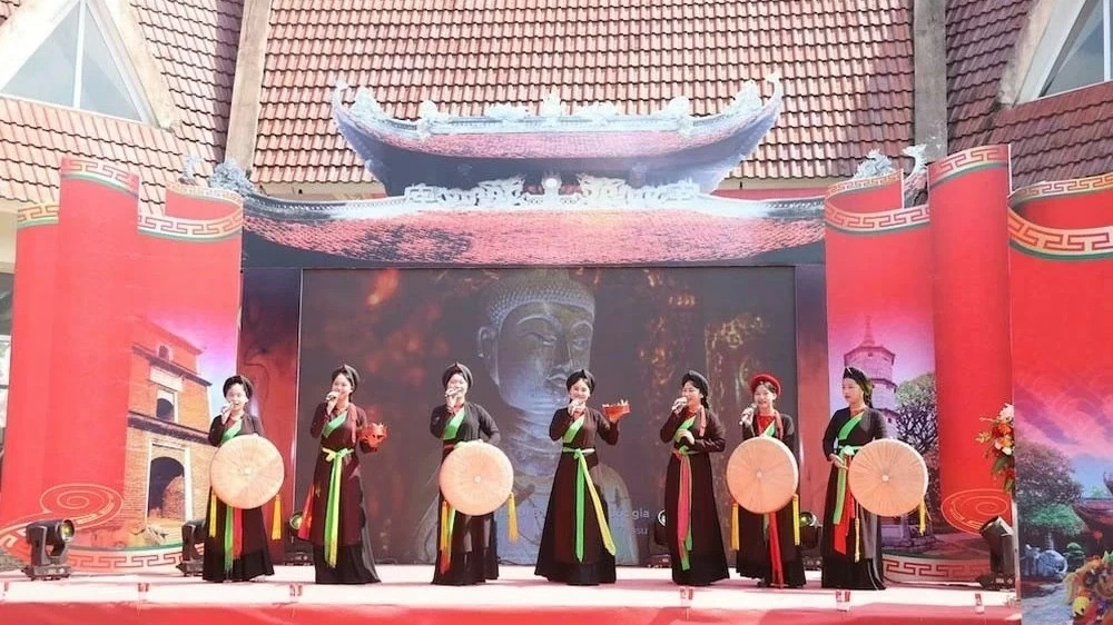 Bac Ninh Quan Ho Folk Song Theater affirms its reputation and brand