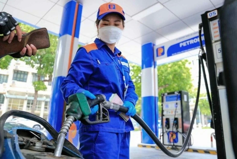 Giá xăng dầu tiếp tục tăng mạnh tại kỳ điều hành ngày 7/3, dầu hỏa vượt mốc 35 nghìn/lít