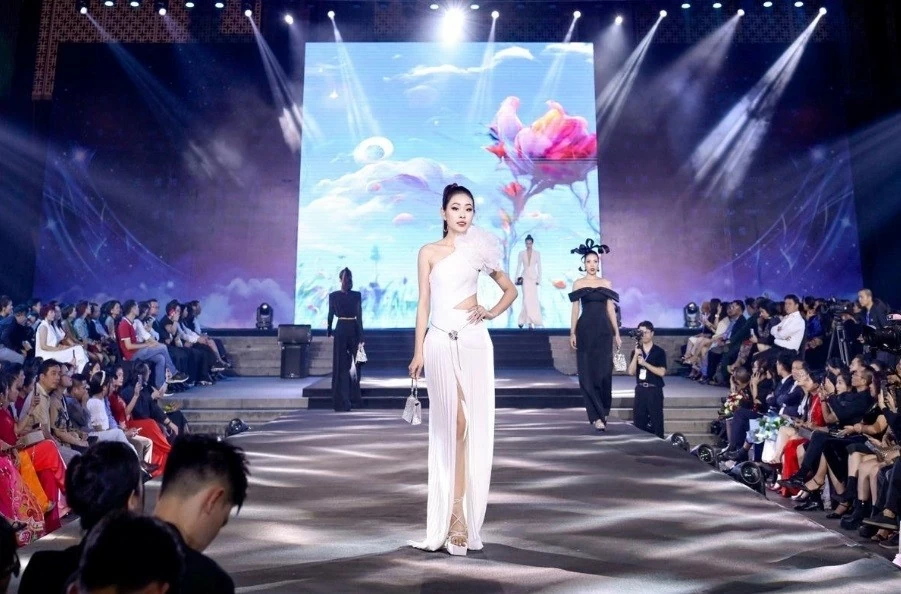 'Cội nguồn tinh hoa hội tụ': Gắn kết giữa giá trị truyền thống và thời trang hiện đại