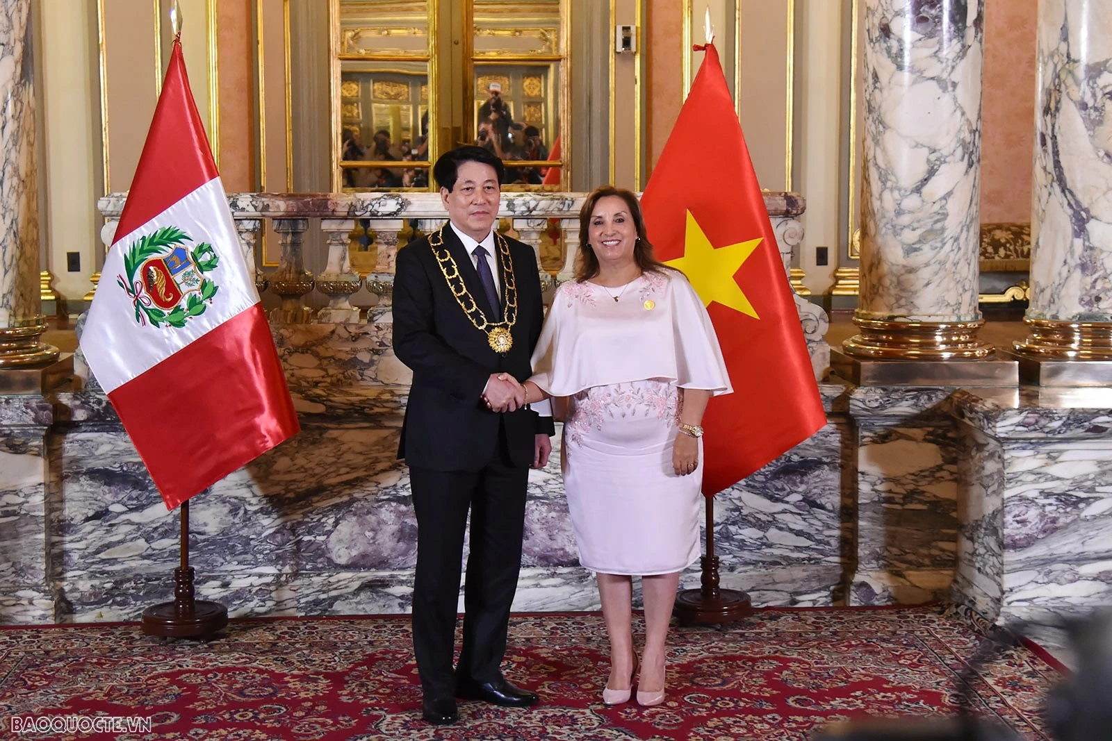 Vietnam, Peru Presidents meet with press to share view on development of bilateral relations