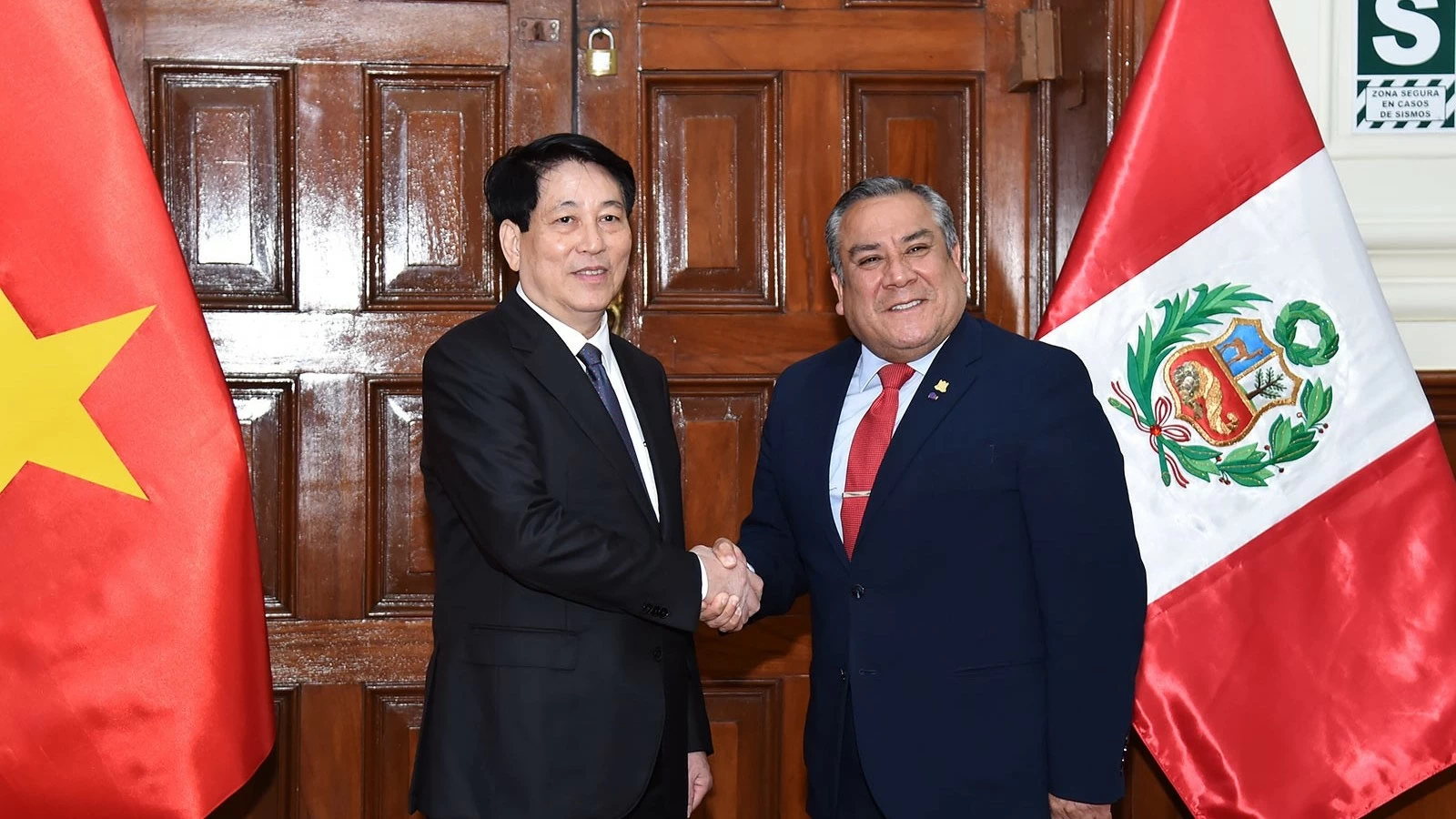 President Luong Cuong, President of Congress of Peru Eduardo Salhuana agreed to strengthen parliamentary cooperation