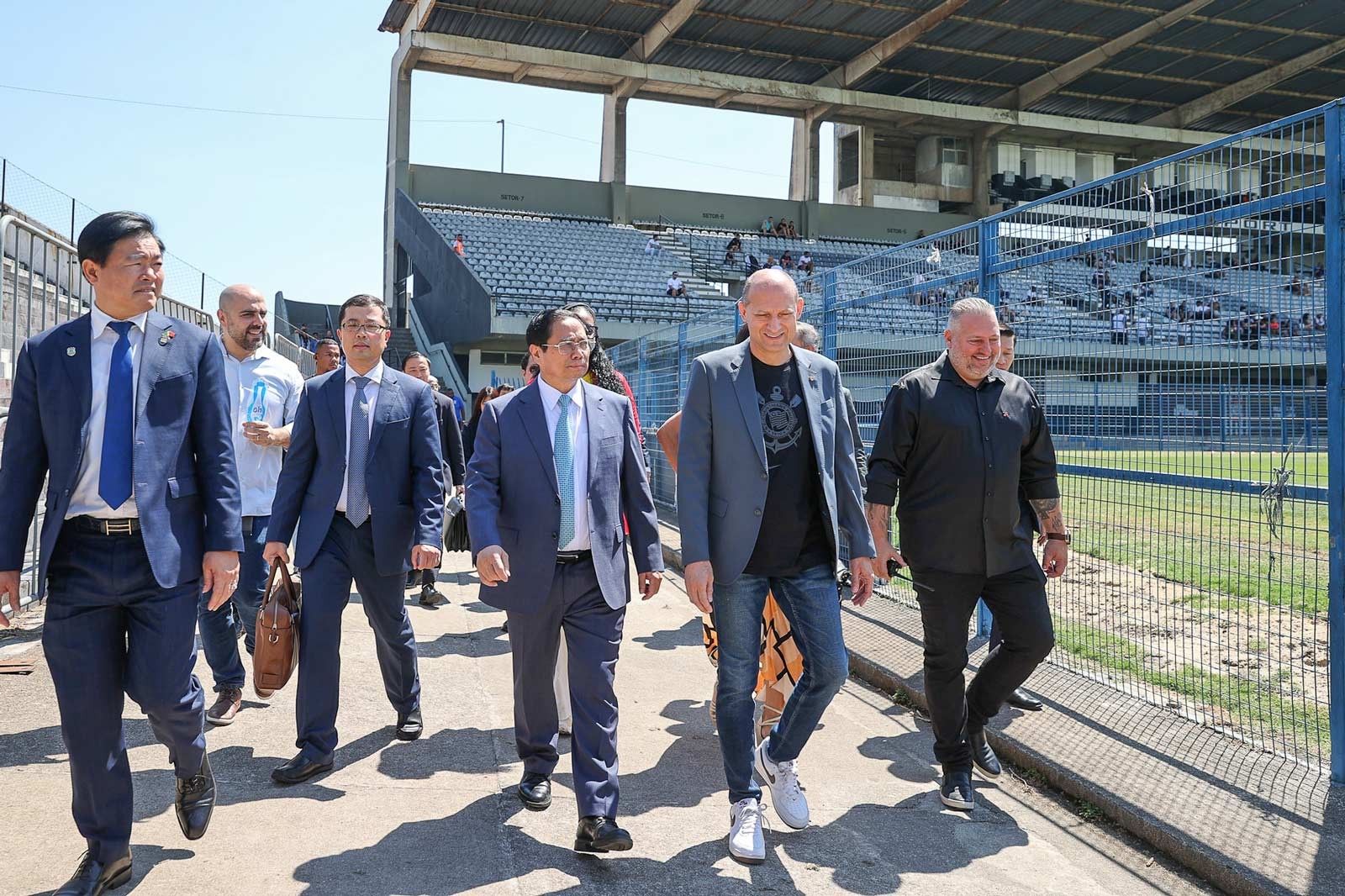 Thủ tướng Chính phủ Phạm Minh Chính tới thăm Câu lạc bộ bóng đá Corinthians Paulista ở thành phố Sao Paulo, Brazil, tháng 9/2023