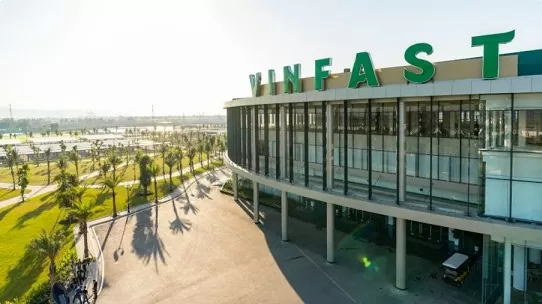 VinFast launches new e-bus model, to operate on four key routes in Hanoi
