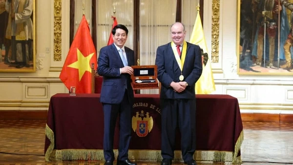 President Luong Cuong meets with Peru's Lima Mayor and receives token key