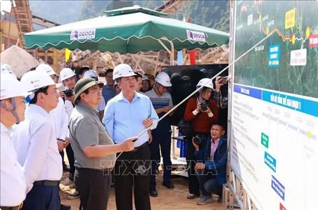 PM orders expediting expressway projects, smart border gate in Lang Son, Cao Bang