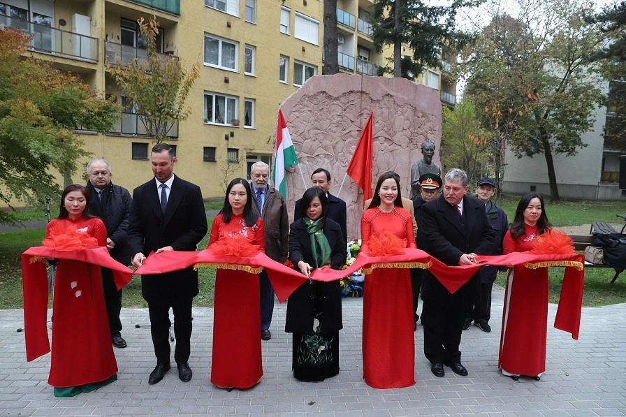 Mở rộng, tôn tạo cảnh quan công viên tượng Chủ tịch Hồ Chí Minh tại thành phố Zalaegerszeg