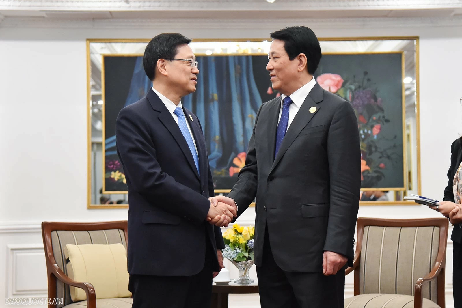 President Luong Cuong meets with Hong Kong leader John Lee Ka-chiu