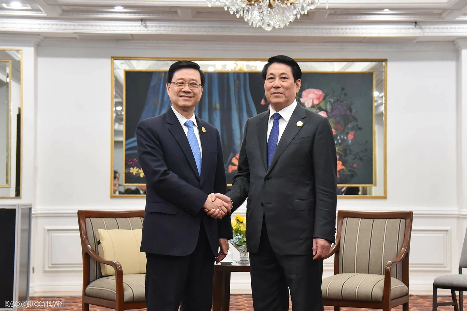 APEC 2024: Chủ tịch nước Lương Cường tiếp Trưởng khu hành chính đặc biệt Hong Kong Lý Gia Siêu