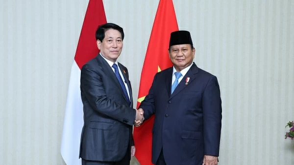 President Luong Cuong meets with Indonesian counterpart Prabowo Subianto in Lima