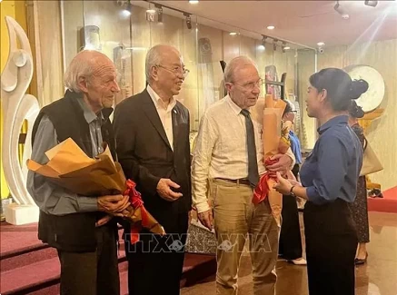 Swiss nationals recount 1969 planting of Vietnam flag atop Notre Dame Cathedral Paris