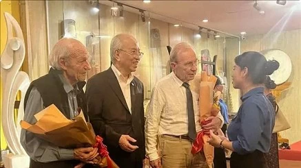 Swiss citizens recount 1969 planting of Vietnam flag atop Notre Dame Cathedral Paris