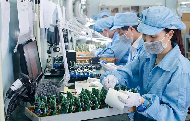 Vietnam sees opportunities to attract investments in electronics support industries