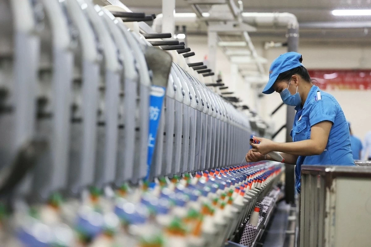 Việc thu hút FDI đang trở thành điểm sáng của Quảng Ninh. Trong ảnh là công nhân làm việc tại Nhà máy dệt Texhong Ngân Long Móng Cái - Ảnh: NGUYỄN KHÁNH Việc thu hút FDI đang trở thành điểm sáng của Quảng Ninh. Trong ảnh là công nhân làm việc tại Nhà máy 