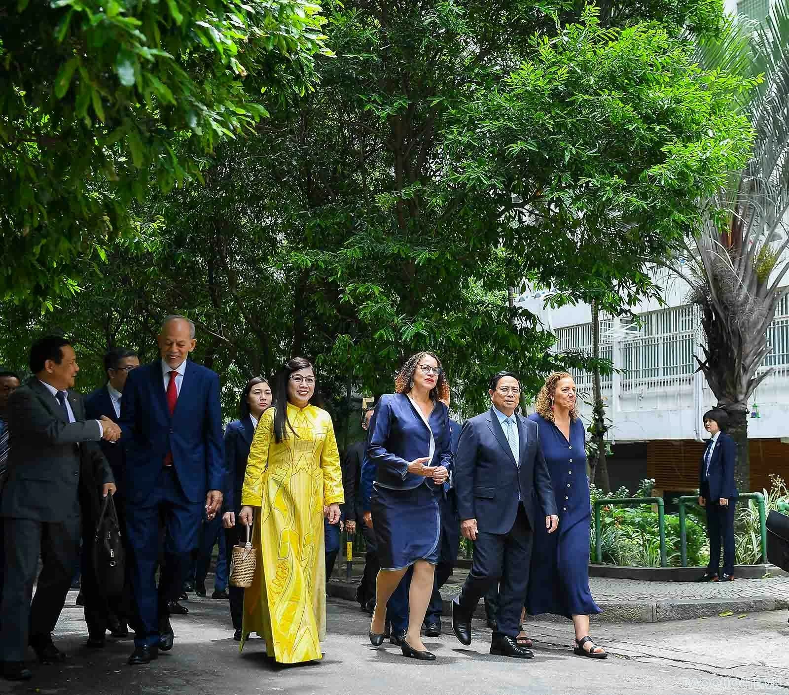 Khánh thành đặt biển kỷ niệm Chủ tịch Hồ Chí Minh tại thành phố Rio de Janeiro, Brazil