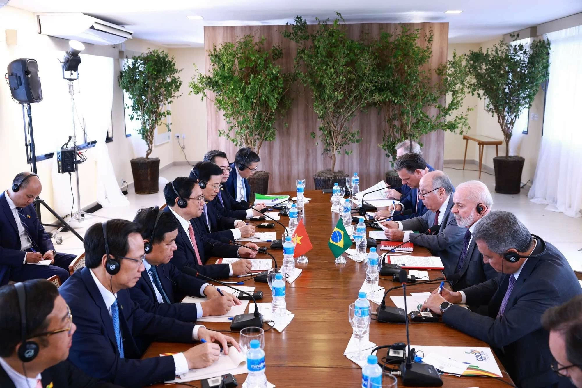 Vietnam, Brazil leaders hold takls, agree to upgrade bilateral relations to Strategic Partnership