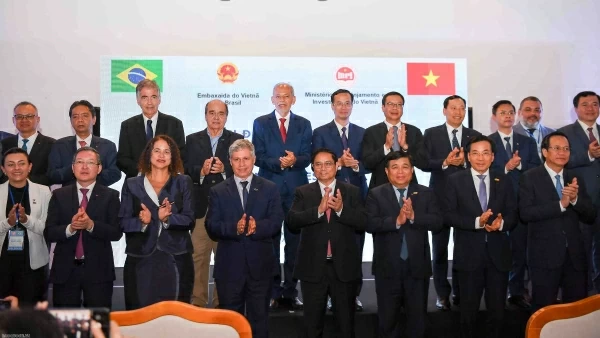 PM Pham Minh Cihinh attends Vietnam-Brazil business forum ​in Rio de Janeiro