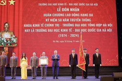 Trường Đại học Kinh tế - Đại học Quốc gia Hà Nội nhận Huân chương Lao động hạng Ba