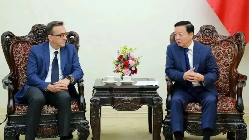 Deputy PM Tran Hong Ha hosts leader of French logistics giant in Hanoi