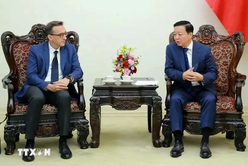 Deputy PM Tran Hong Ha hosts leader of French logistics giant in Hanoi