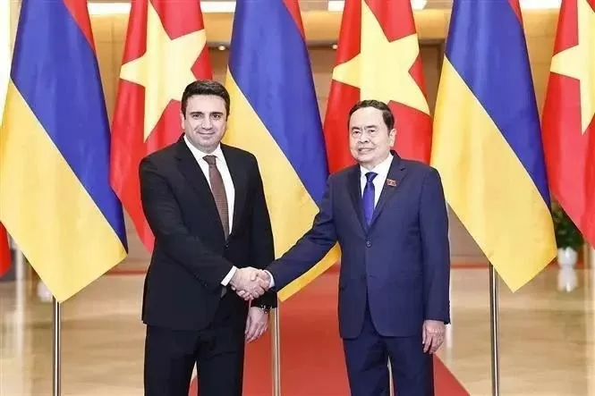 Vietnam, Armenia National Assembly leaders hold talks in Hanoi